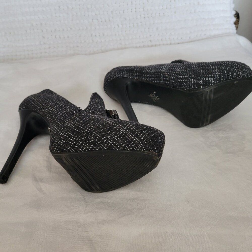 Simply Vera Wang Pumps Tasseled black white beaded sz 6 shoes 4 1/2" Heels GUC - Picture 6 of 11